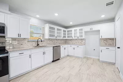 2926 Meadowcreek Drive, Missouri City, TX 77459 - Photo 15