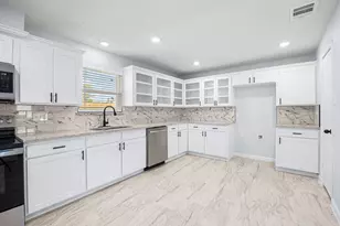 2926 Meadowcreek Dr, Missouri City, TX 77459 - Photo 15