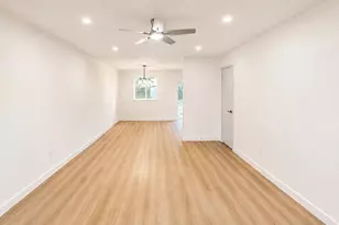 10911 Corona Ln, Houston, TX 77072 - Photo 11