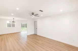 10911 Corona Ln, Houston, TX 77072 - Photo 9