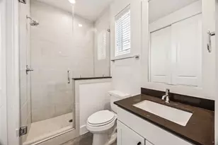 1812 W Webster St, Houston, TX 77019 - Photo 5