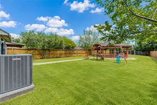 8645 Rinn St, Houston, TX 77078 - Photo 33