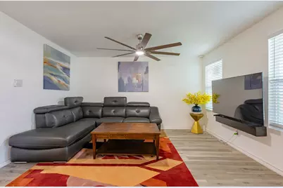 4805 Southwind Street, Houston, TX 77033 - Photo 5