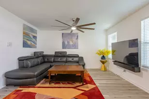 4805 Southwind St, Houston, TX 77033 - Photo 5