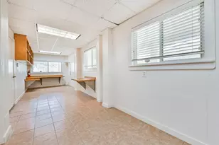 5723 Stewart Ave, Galveston, TX 77551 - Photo 11