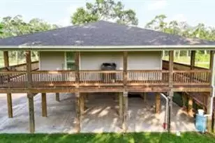 915 Live Oak Dr, Jones Creek, TX 77541 - Photo 3