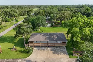 915 Live Oak Dr, Jones Creek, TX 77541 - Photo 33