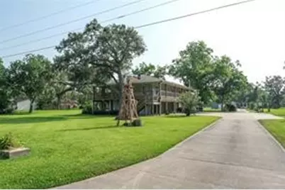 915 Live Oak Drive, Jones Creek, TX 77541 - Photo 5