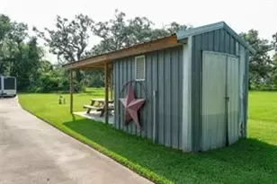915 Live Oak Dr, Jones Creek, TX 77541 - Photo 9