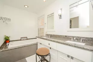 9518 Bayou Brook St, Houston, TX 77063 - Photo 17