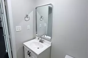 866 N Victory Dr, Houston, TX 77088 - Photo 17