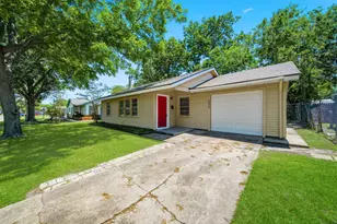 3025 Vance Ave, Texas City, TX 77590 - Photo 1