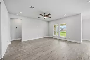 225 Orchard Laurel Dr, Alvin, TX 77511 - Photo 5