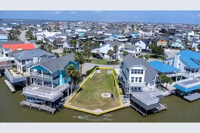 135 Isles End Road, Tiki Island, TX 77554 - Photo 3