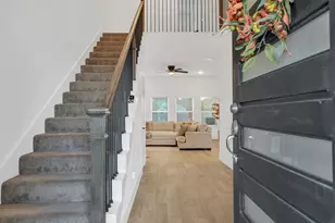 212 S Lobit St, La Porte, TX 77571 - Photo 5