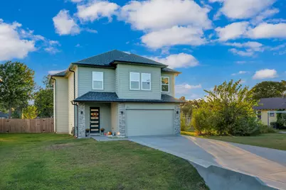 212 S Lobit Street, La Porte, TX 77571 - Photo 1