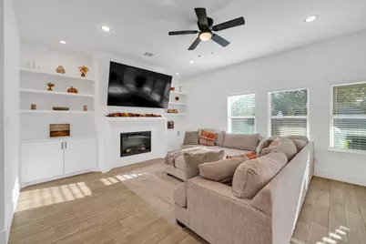 212 S Lobit Street, La Porte, TX 77571 - Photo 11