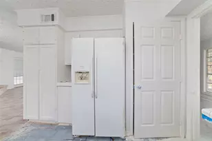 7919 Twin Hills Dr, Houston, TX 77071 - Photo 7