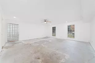 7919 Twin Hills Dr, Houston, TX 77071 - Photo 9