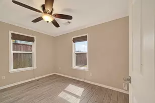 5721 Sylvia Dr, Galveston, TX 77551 - Photo 11