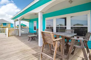 988 Gulf Rd, Crystal Beach, TX 77650 - Photo 3