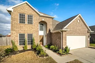 135 San Bernard Dr, Baytown, TX 77523 - Photo 3