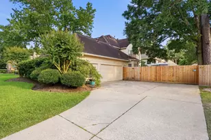 5819 Rocky Brook Dr, Houston, TX 77345 - Photo 5
