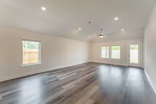 10289 S Goshawk Trl, Conroe, TX 77385 - Photo 15