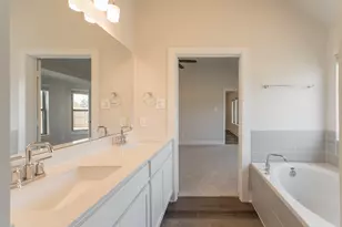 10289 S Goshawk Trl, Conroe, TX 77385 - Photo 23
