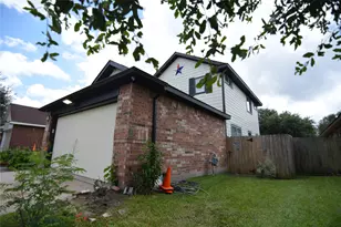 6039 Lark Haven Ln, Houston, TX 77085 - Photo 3