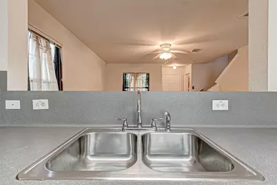 2642 Skyview Trace Court, Houston, TX 77047 - Photo 15