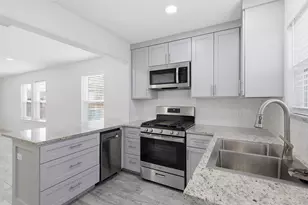 10103 Goldcrest St, Houston, TX 77076 - Photo 7