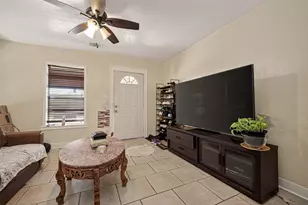 528 Caplin St, Houston, TX 77022 - Photo 9