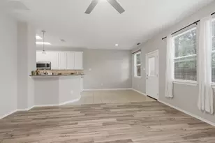 71 S Burberry Park Cir, The Woodlands, TX 77382 - Photo 9