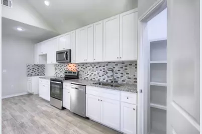 10085 Calendar Street, Willis, TX 77318 - Photo 7