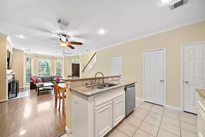 90 McGowen St, Houston, TX 77006 - Photo 11