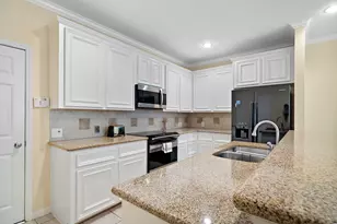 90 McGowen St, Houston, TX 77006 - Photo 9