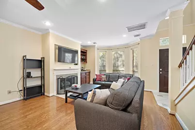 90 McGowen St, Houston, TX 77006 - Photo 7