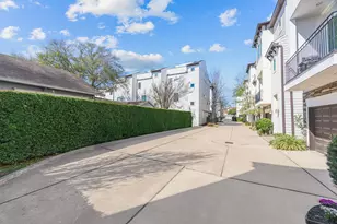 1010 W 24th St, Houston, TX 77008 - Photo 3