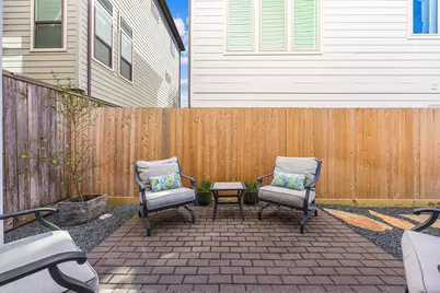 1010 G W 24th Street #G, Houston, TX 77008 - Photo 9