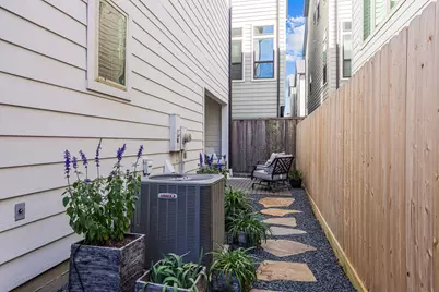 1010 W 24th Street #G, Houston, TX 77008 - Photo 11