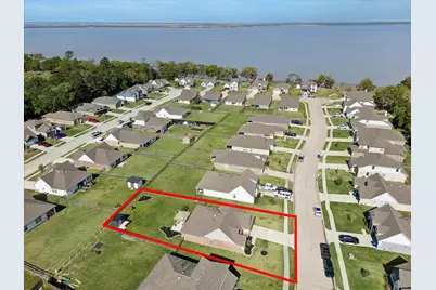 334 Lakeway Circle, Anahuac, TX 77514 - Photo 17