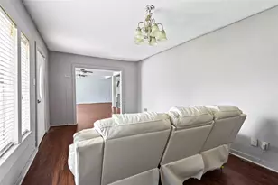117 Pecan Dr, Baytown, TX 77520 - Photo 5