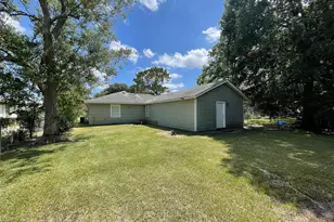 1241 Chevy Chase Dr, Angleton, TX 77515 - Photo 21