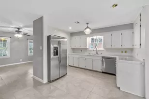 1110 Woods Dr, Liberty, TX 77575 - Photo 9