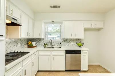 521 Sycamore Street, Lake Jackson, TX 77566 - Photo 13