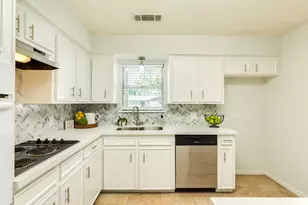 521 Sycamore St, Lake Jackson, TX 77566 - Photo 13