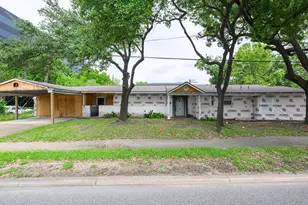4660 Spruce St, Bellaire, TX 77401 - Photo 1