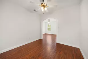 7 Latham St, Houston, TX 77011 - Photo 9