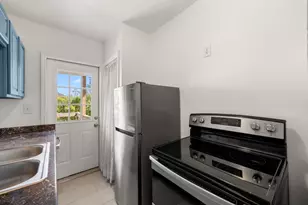 7 Latham St, Houston, TX 77011 - Photo 7